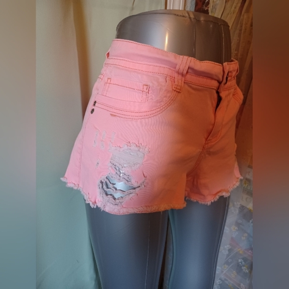 🍒 L.E.I Ashley Low-rise Ripped Pink Denim Jean Shorts - Picture 3 of 10